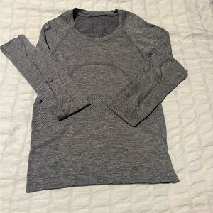 Gray long sleeve lululemon swiftly tech